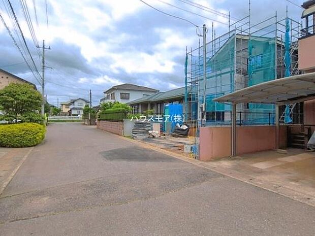前面道路6ｍ！陽当り良好な立地です。車庫入れが苦手な方も安心ですね。