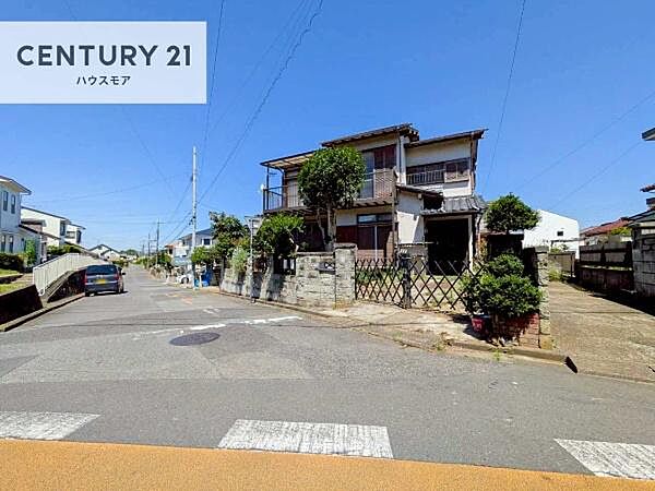 前面道路5.8ｍ！陽当り良好な立地です。車庫入れが苦手な方も安心ですね。