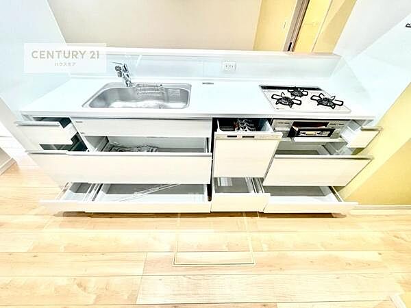 収納スペースが豊富で、調理スペースがスッキリと片付きひろ～く活用できます！快適に作業ができます！毎日の料理が捗ります！
