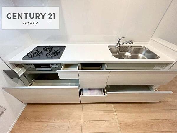 収納スペースが豊富で、調理スペースがスッキリと片付きひろ～く活用できます！快適に作業ができ、家事の効率アップ！毎日の料理が捗ります！