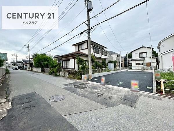 前面道路6ｍ！陽当り良好な立地です。車庫入れが苦手な方も安心ですね。