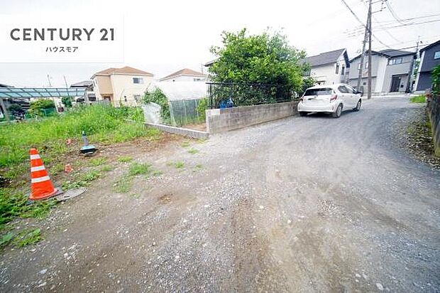 前面道路4.6m!陽当り良好な立地です。車庫入れが苦手な方も安心ですね。