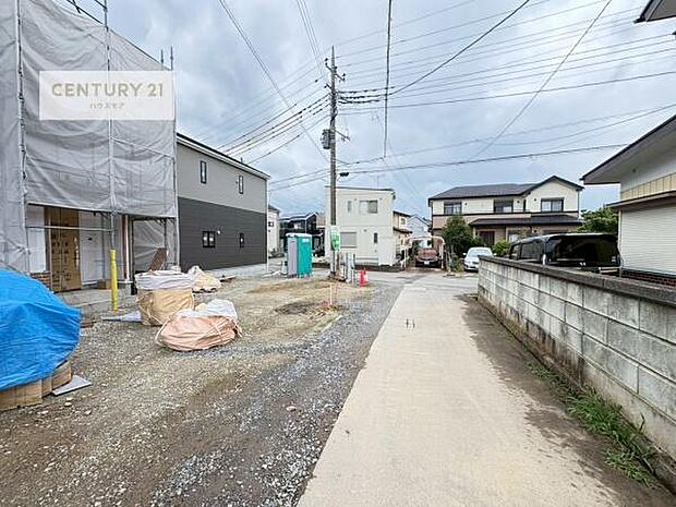 前面道路は4m!車庫入れが苦手な方も安心ですね。