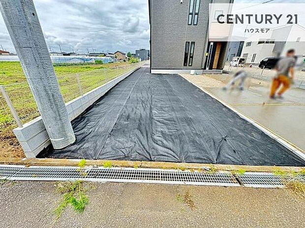 陽当たり良好なお庭です!晴れた日には青い空を見渡せる開放的な時間を楽しめます。ガーデニングや家庭菜園も楽しめます!