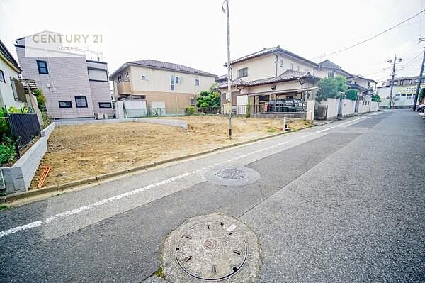 駐車スペースは2台分あります！セカンドカーはもちろん、バイクや自転車なども置き場所に困りません。