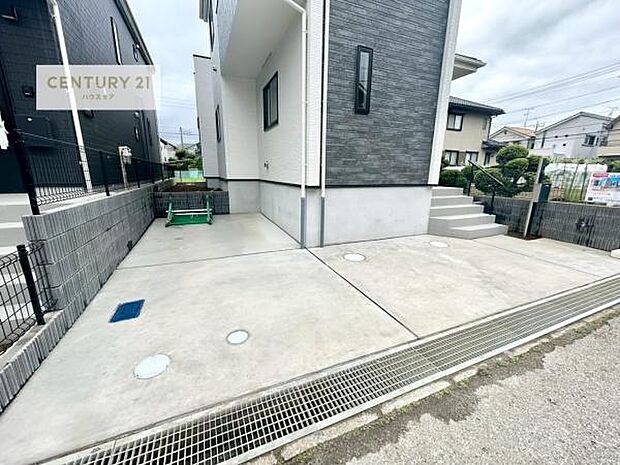 カースペース付きなのでマイカーをお持ちの方も安心ですね!ぜひ現地にてお確かめくださいませ!