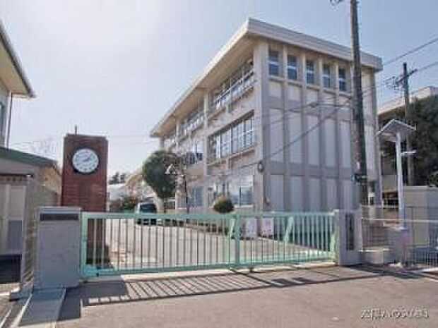 流山市立東小学校まで1500m