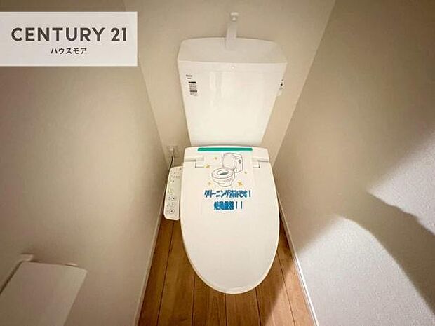 1・2階にトイレがございます!朝の忙しい時間帯も待たずにすみそうですね。白を基調とした清潔感のあるトイレでお手入れがしやすいです!