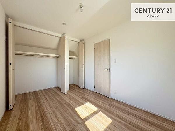 収納がしっかりあるので家具の配置がしやすく、ライフスタイルに合わせたお部屋作りが可能です。