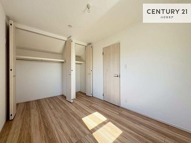 収納がしっかりあるので家具の配置がしやすく、ライフスタイルに合わせたお部屋作りが可能です。
