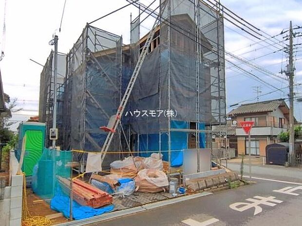 駐車スペースは2台分あります！セカンドカーはもちろん、バイクや自転車なども置き場所に困りません。