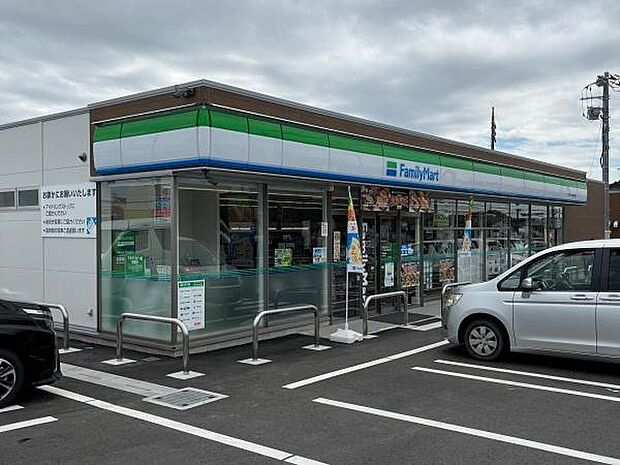ファミリーマートつくばみらい絹の台店まで1353m