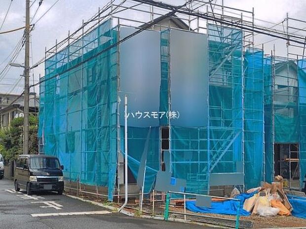 駐車スペースは2台分あります!セカンドカーはもちろん、バイクや自転車なども置き場所に困りません。