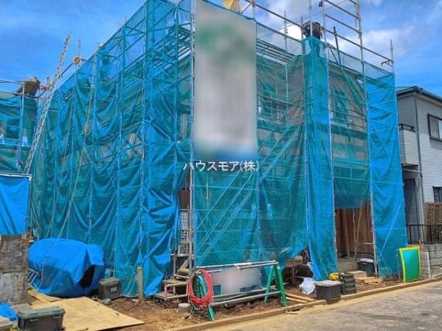 カースペース2台駐車可能。毎日の通勤やお買い物に便利で、来客時にもゆとりをもってお使いいただけます。