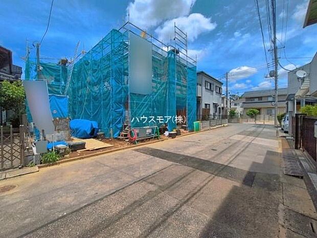 前面道路6m!陽当り良好な立地です。車庫入れが苦手な方も安心ですね。