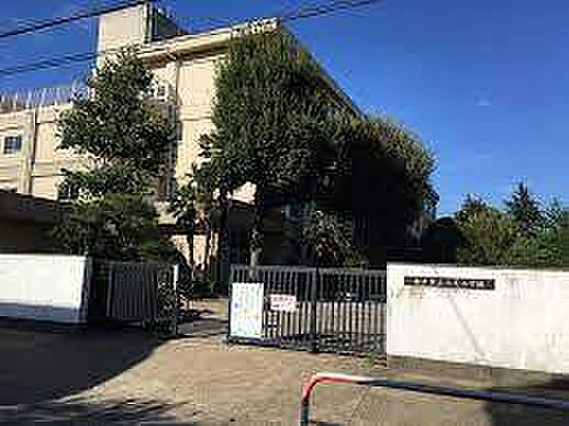 松戸市立六実小学校まで312m