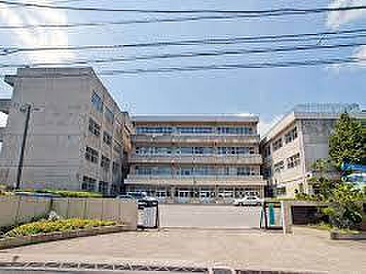 松戸市立六実中学校まで816m