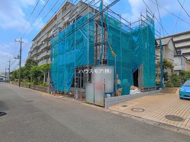 駐車スペースは2台分あります!セカンドカーはもちろん、バイクや自転車なども置き場所に困りません。