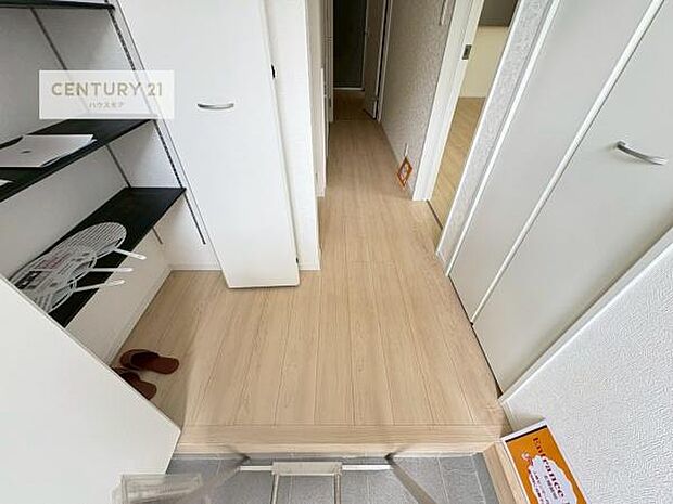 玄関収納が充実しているので、玄関周りがスッキリ片付き来客時に靴の置き場に困りません！