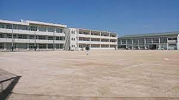 松戸市立小金中学校まで1900m