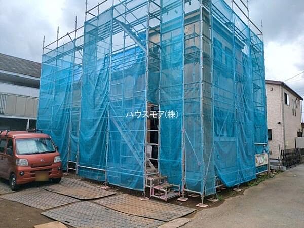 駐車スペースは2台分あります！セカンドカーはもちろん、バイクや自転車なども置き場所に困りません。