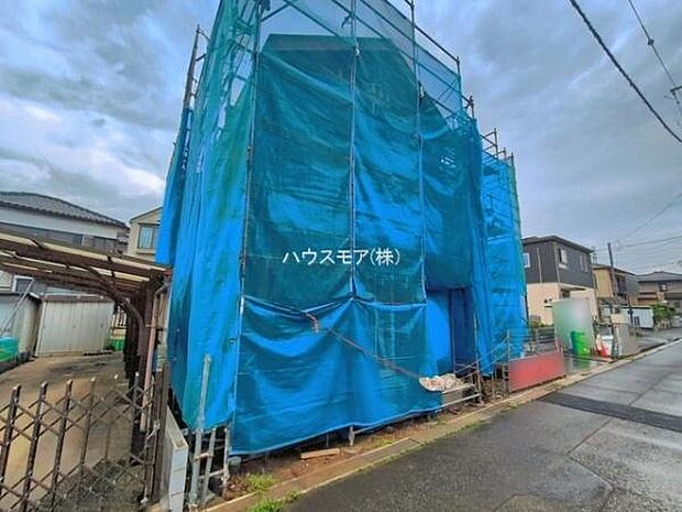 駐車スペースは2台分あります！セカンドカーはもちろん、バイクや自転車なども置き場所に困りません。