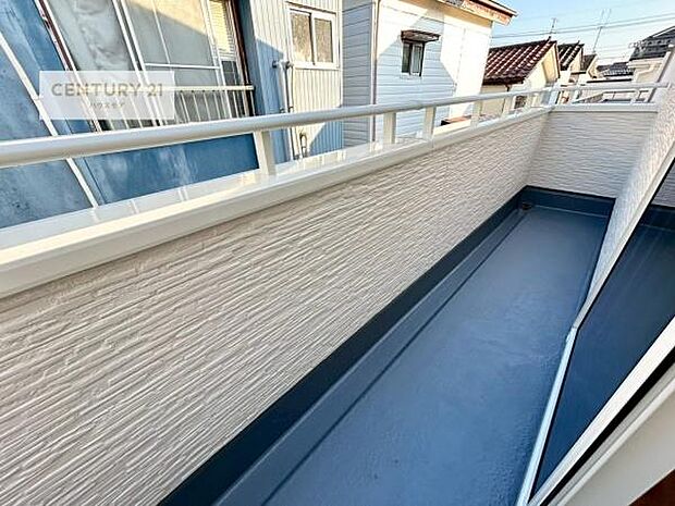陽当たり良好なバルコニーです!晴れた日には青い空を見渡せる開放的な時間を楽しめます。