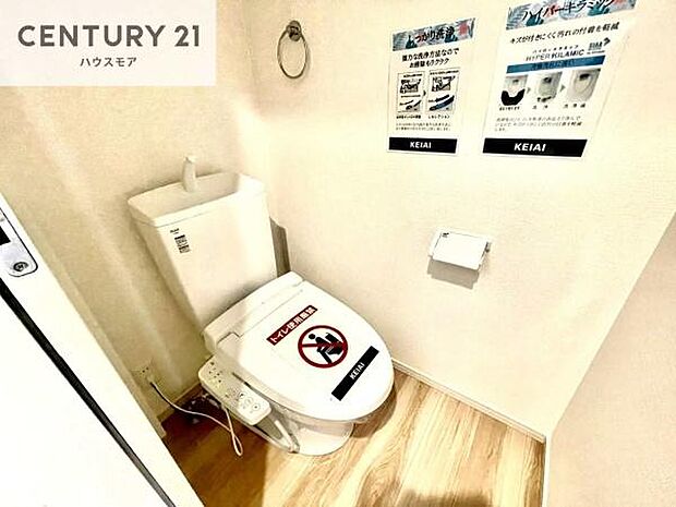 1・2階にトイレがございます!朝の忙しい時間帯も待たずにすみそうですね。白を基調とした清潔感のあるトイレでお手入れがしやすいです!