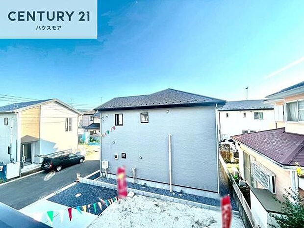 晴れた日には青い空を見渡せる開放的な時間を楽しめます。気持ちの良い風が通り抜ける街並みです!