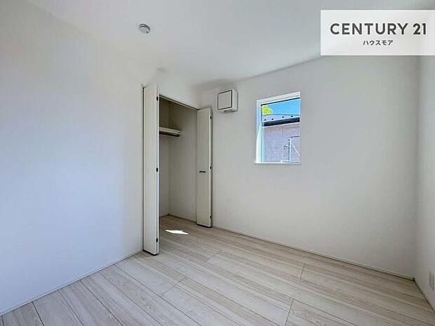 掃き出し窓がないお部屋は、お子様のお部屋としても安心です!収納スペースも充実しているので散らかったお部屋をサッと片付けられます!