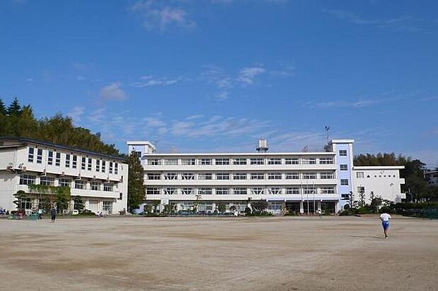 我孫子市立布佐中学校まで2100m