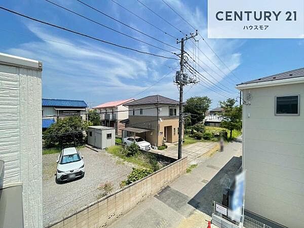 晴れた日には青い空を見渡せる開放的な時間を楽しめます。気持ちの良い風が通り抜ける街並みです！
