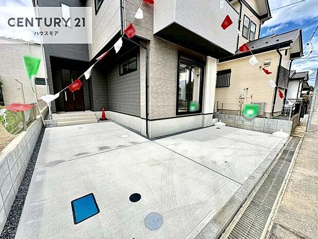 駐車スペースは2台分あります!セカンドカーはもちろん、バイクや自転車なども置き場所に困りません。【現地販売会開催中】