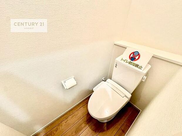 1・2階にトイレがございます！朝の忙しい時間帯も待たずにすみそうですね。白を基調とした清潔感のあるトイレでお手入れがしやすいです！