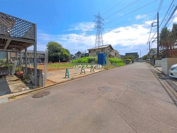 前面道路6m!陽当り良好な立地です。車庫入れが苦手な方も安心ですね。【現地販売会開催中】