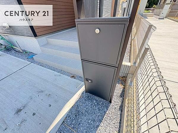 宅配ボックスを完備しているため、不在時でも荷物の受け取りが可能。再配達の手間がなく、忙しい毎日でもストレスなく利用できます。