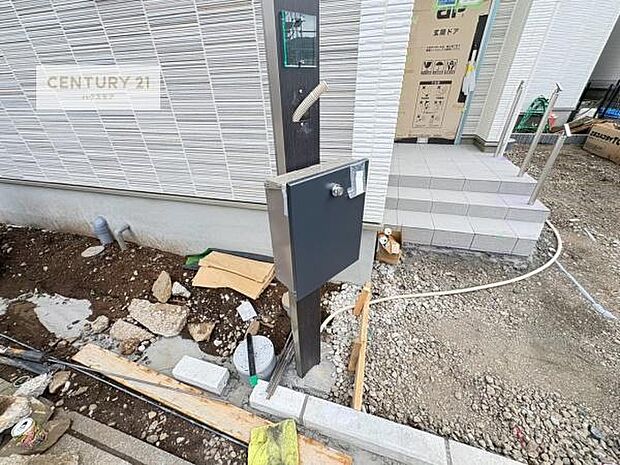 郵便ポスト付きで不在時でも荷物が受け取れてとっても便利！家にいなきゃいけないストレス回避！再配達の手間が省けます！