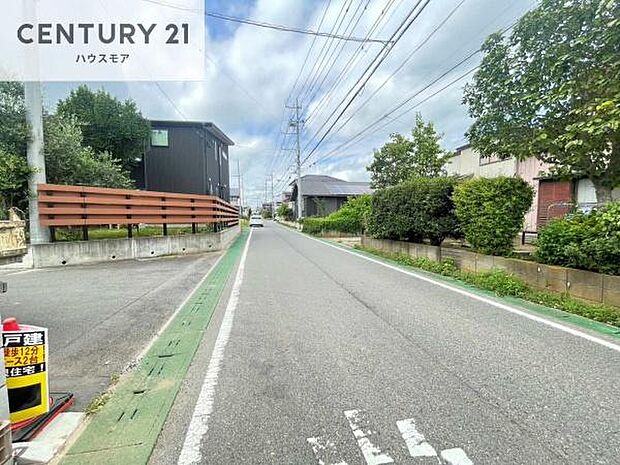 前面道路5m!陽当り良好な立地です。車庫入れが苦手な方も安心ですね。【現地販売会開催中】