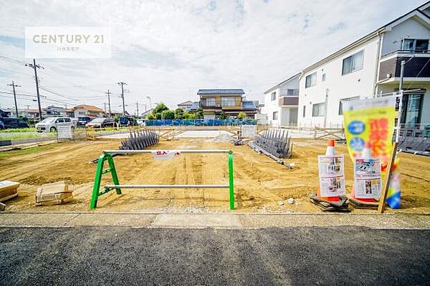 駐車スペースは2台分あります!セカンドカーはもちろん、バイクや自転車なども置き場所に困りません。