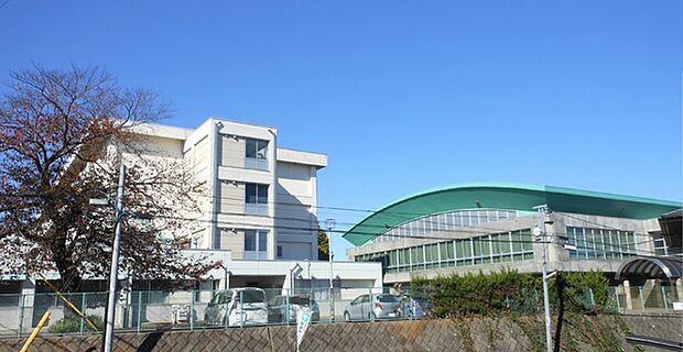 我孫子市立白山中学校まで2110m