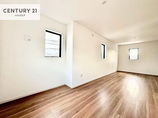 間仕切り対応可能なお部屋です。ゆとりのある広さで、プライベートルームや子供部屋、多目的に使いやすいお部屋です。