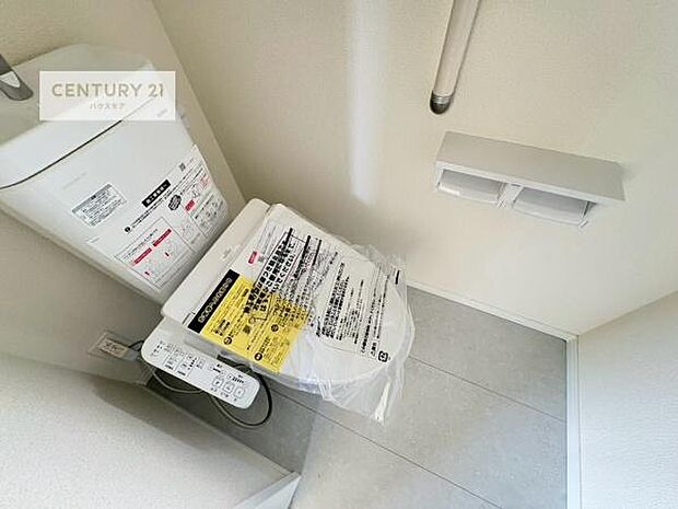 1・2階にトイレがございます!朝の忙しい時間帯も待たずにすみそうですね。白を基調とした清潔感のあるトイレでお手入れがしやすいです!