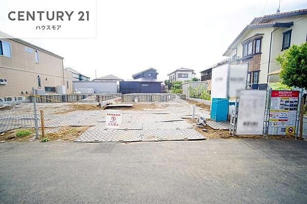 駐車スペースは2台分あります！セカンドカーはもちろん、バイクや自転車なども置き場所に困りません。