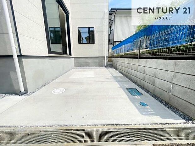 カースペース付きなのでマイカーをお持ちの方も安心ですね！ぜひ現地にてお確かめくださいませ！