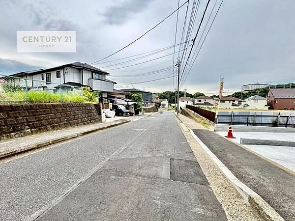 前面道路は9ｍ！陽当り良好な立地です。