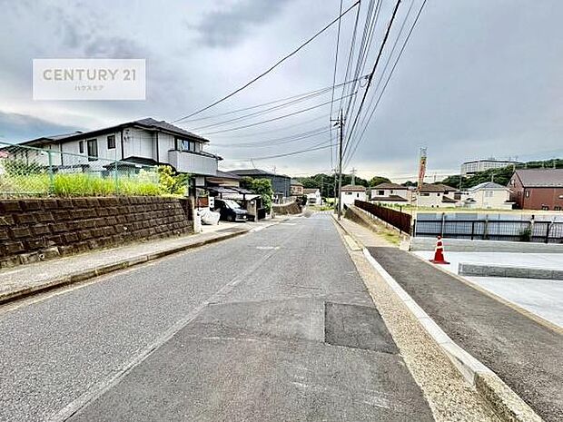 前面道路は9m!陽当り良好な立地です。