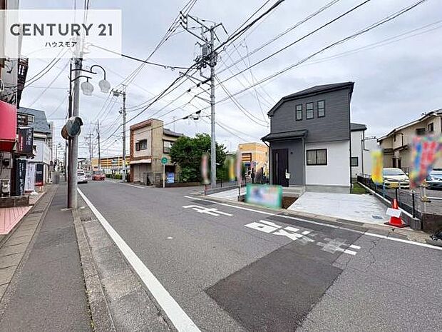 前面道路は7.5m!陽当り良好な立地です。車庫入れが苦手な方も安心ですね。
