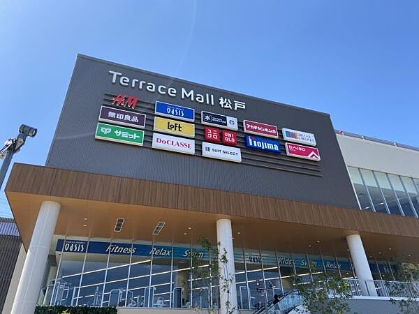 テラスモール松戸店まで852m