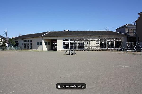 八照幼稚園まで385m