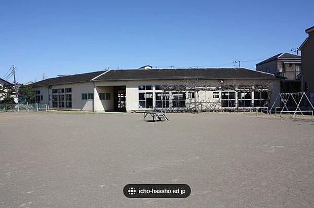 八照幼稚園まで385m